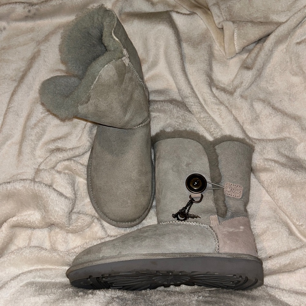 Uggs, never worn